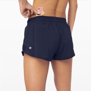 navy blue low rise 2.5” lululemon hotty hot shorts
